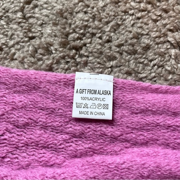 pink acrylic knit scarf - Picture 3 of 5